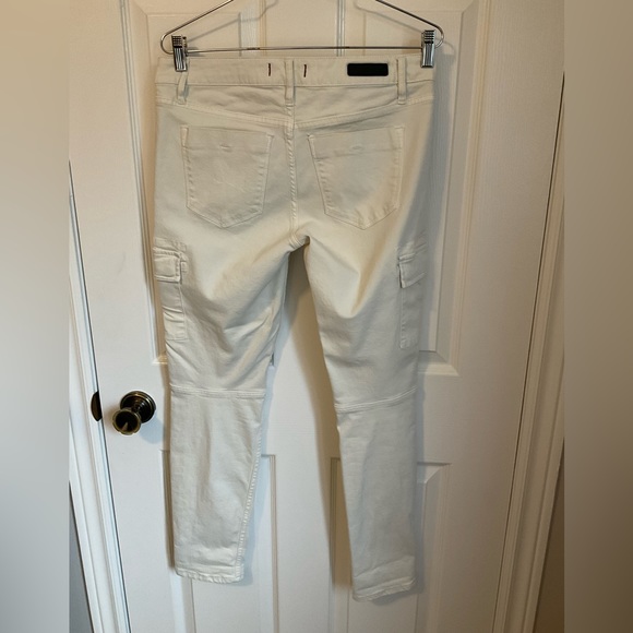 Sanctuary women’s size 29 cream cargo crop pants with black zippers accents. - Picture 2 of 8